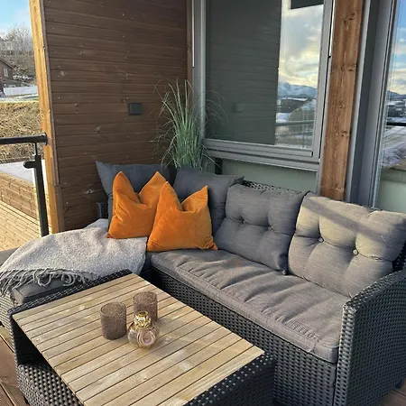 Modern House In Leknes, Free Parking Ferienhaus