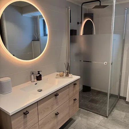 בית נופש Modern House In Leknes, Free Parking *
