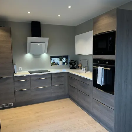 Modern House In Leknes, Free Parking * לקנס