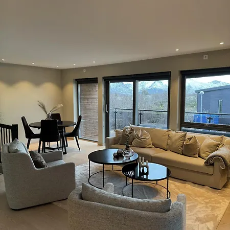 Modern House In Leknes, Free Parking Holiday home