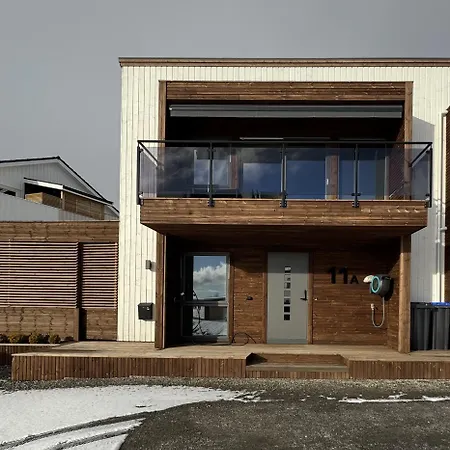 Modern House In Leknes, Free Parking Holiday home *