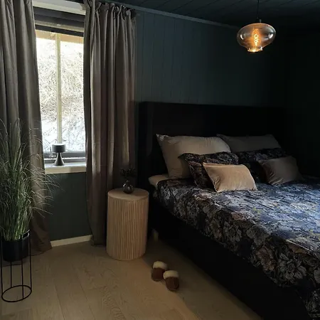 Modern House In Leknes, Free Parking