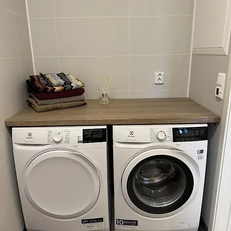 בית נופש Modern House In Leknes, Free Parking לקנס